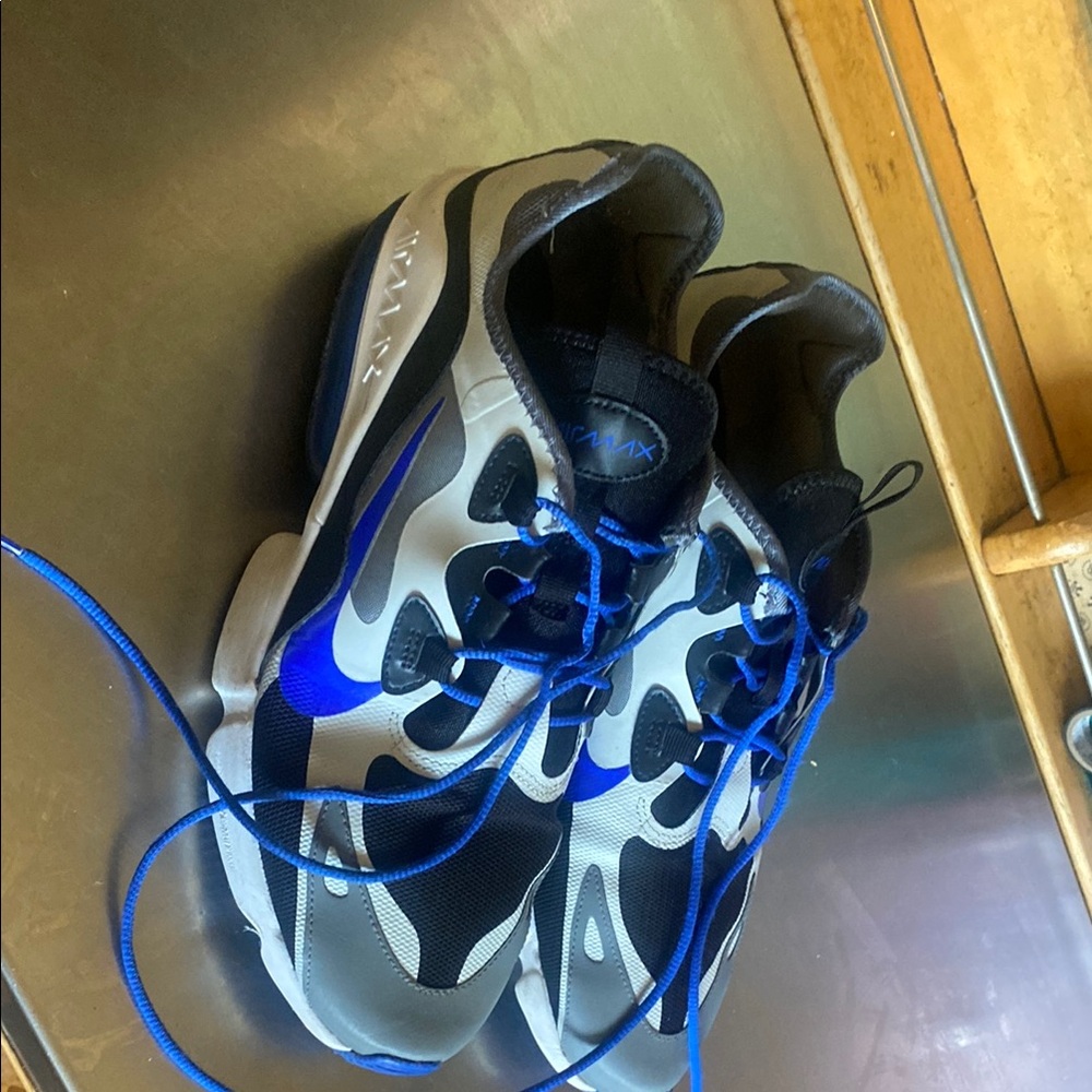 Nike Air Max in Blue and Black